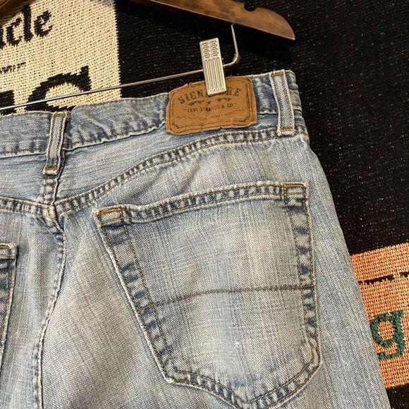 Levi’s Signature Blue Thrashed Jeans Fraying Mens Size 31 x 28.5 Grunge Style - Picture 10 of 16